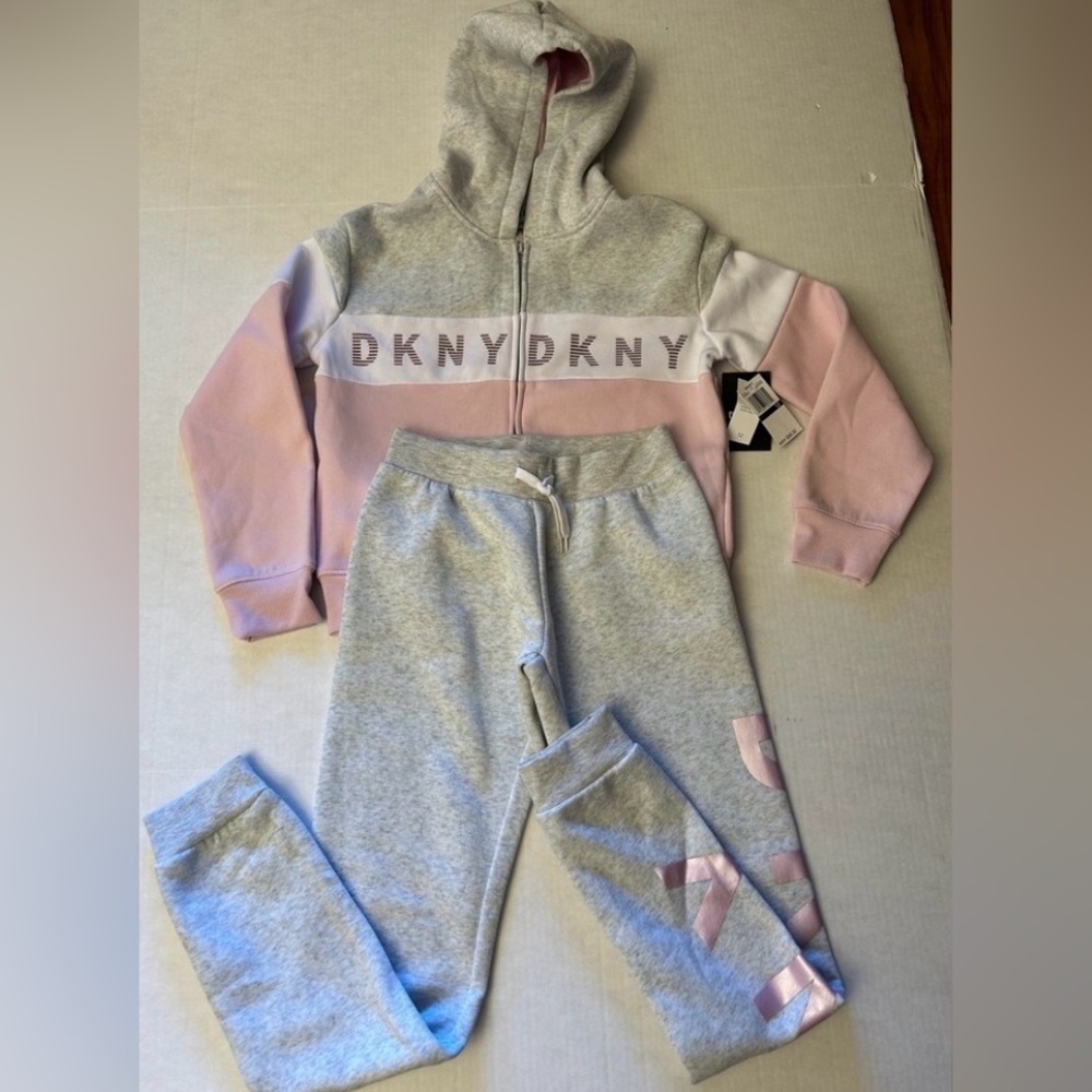 DKNY girls fleece Jogger & hoodie 2 piece set in pink & gray NWT. CC3